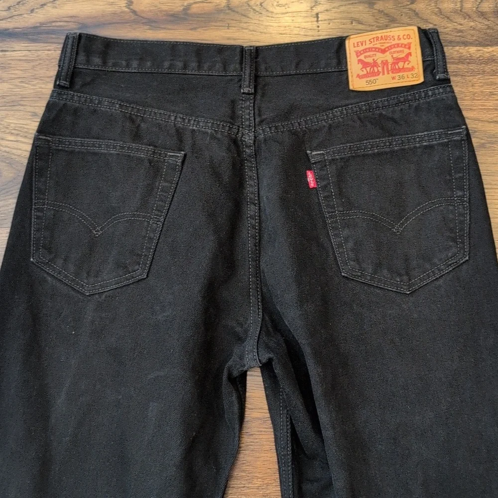 Mens Levi's 550 Relaxed fit black jeans size 36/32